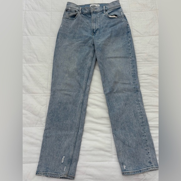 Abercrombie and Fitch Ultra High Rise 90s Straight Jean - Picture 7 of 9